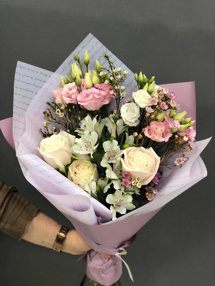 Букет цветов из: Альстромерии, Розы и Лизиантусы в Новой Майне