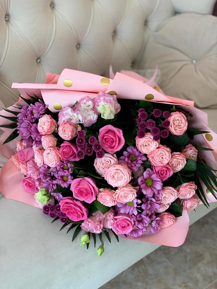 Букет цветов из: Хризантемы, Розы и Лизиантусы в Новой Майне