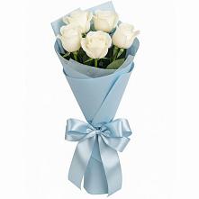 Букет 5 Белых роз Проуд в Новой Майне