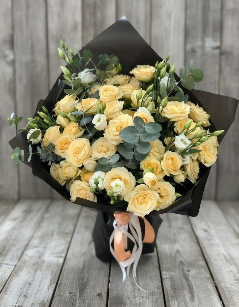 Букет цветов из: Розы и Лизиантусы в Новой Майне