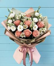 Букет цветов из:  Розы, Альстромерии и Лизиантусы #REPLACE_PRED# Новой Майне