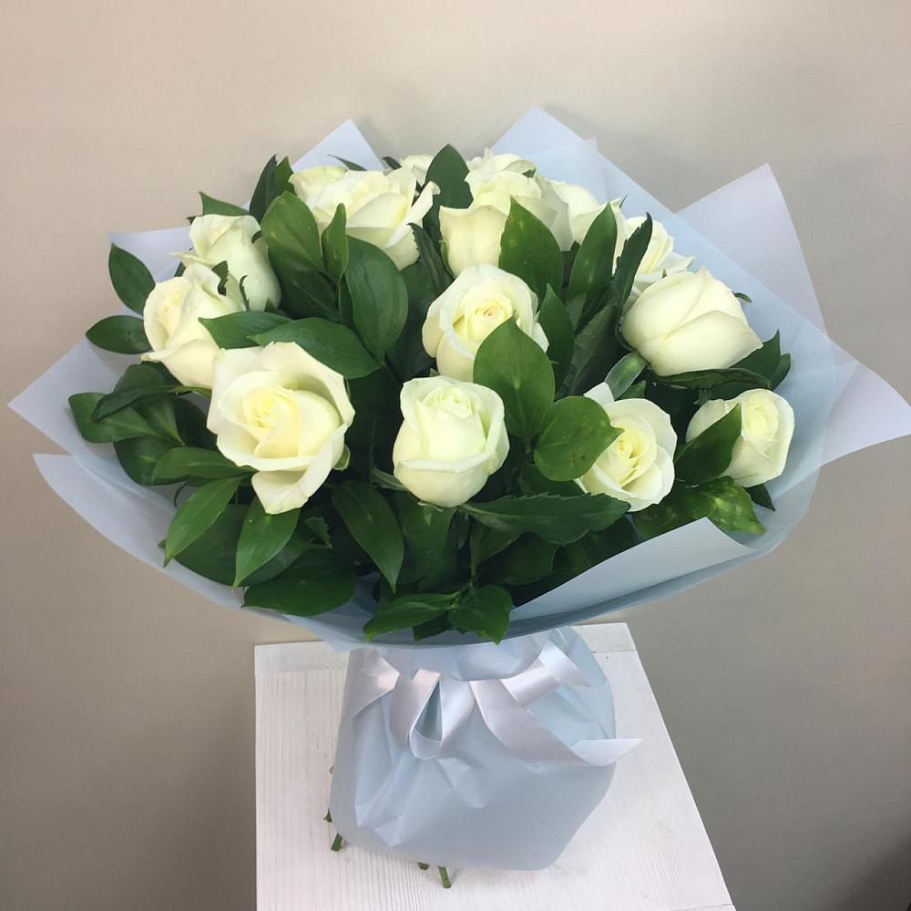 Букет 15 Белых роз Проуд в Новой Майне