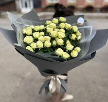 Букет Белые кустовые розы Солинеро в Новой Майне