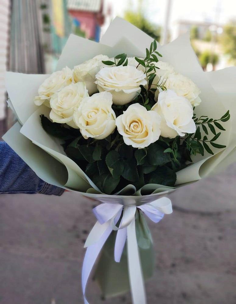 Букет Белые розы Проуд в Новой Майне
