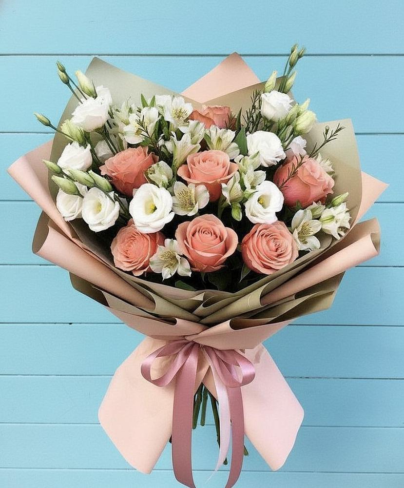 Букет цветов из: Розы, Альстромерии и Лизиантусы в Новой Майне