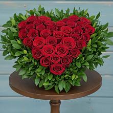 Цветочная композиция из Розы в виде сердца в Новой Майне