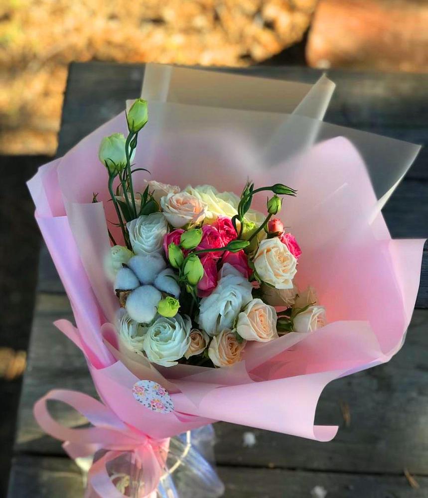 Букет цветов из: Розы и Лизиантусы в Новой Майне