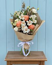 Букет цветов из:  Альстромерии, Лизиантусы, Розы и Хризантемы в Новой Майне