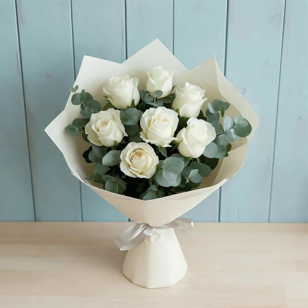 Букет Белые розы в Эвкалипте в Новой Майне