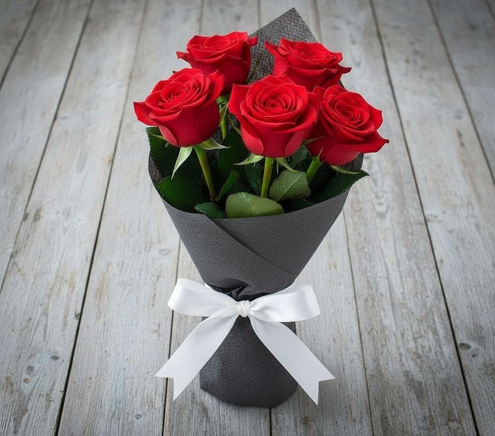 Букет 5 Красных роз Эдлесс Лав в Новой Майне