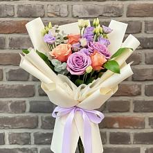 Букет цветов из:  Лизиантусы и Розы в Новой Майне