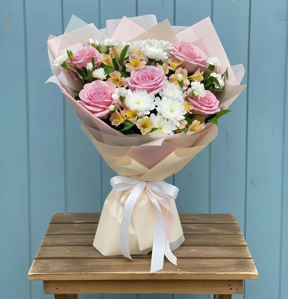 Букет цветов из: Гвоздики, Орхидеи и Розы в Новой Майне