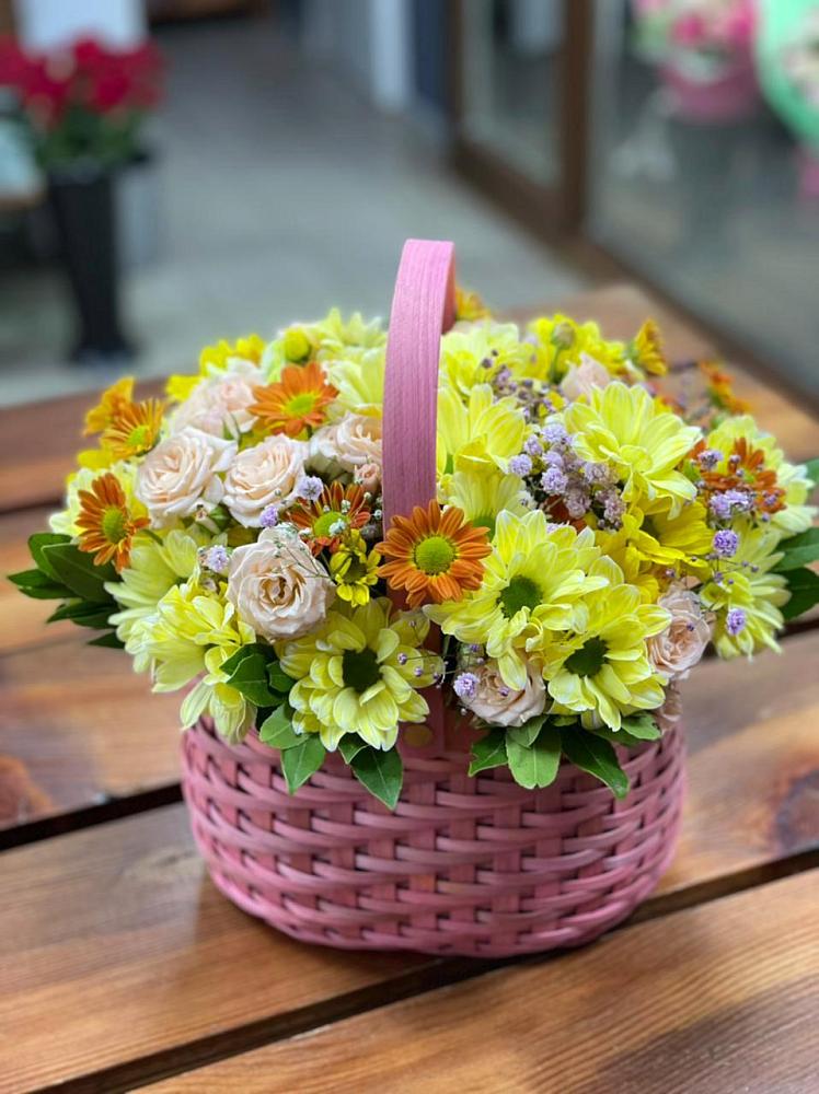 Цветочная композиция из Хризантемы и Розы в корзине в Новой Майне