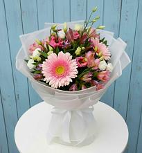 Букет цветов из:  Герберы, Альстромерии и Лизиантусы в Новой Майне