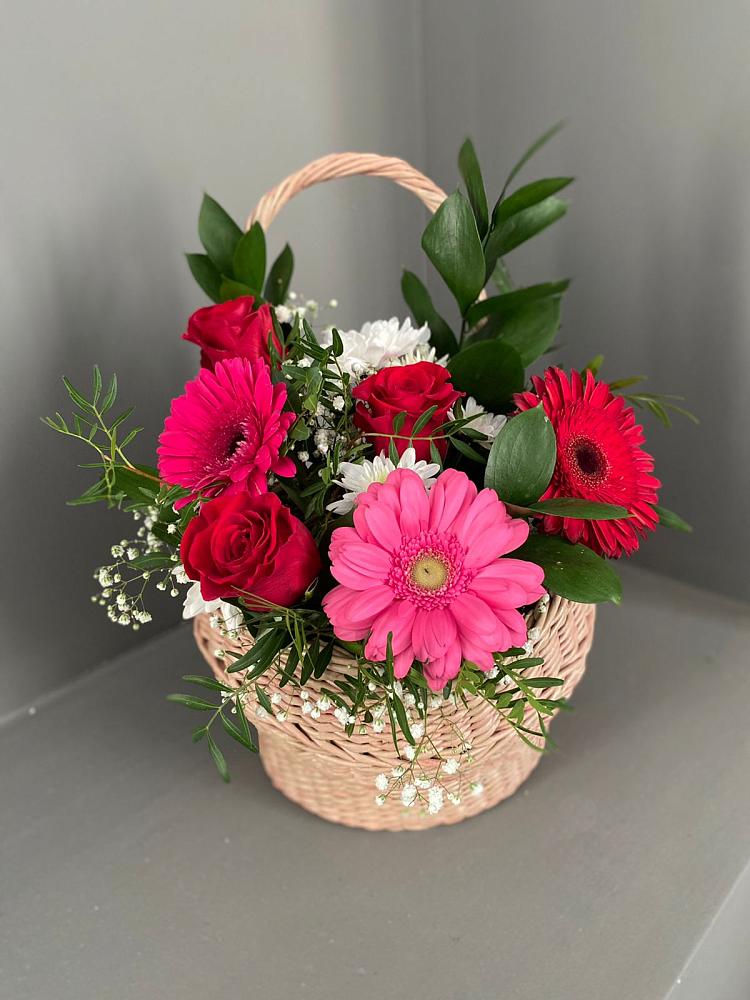 Цветочная композиция из Розы, Хризантемы и Герберы в корзине в Новой Майне