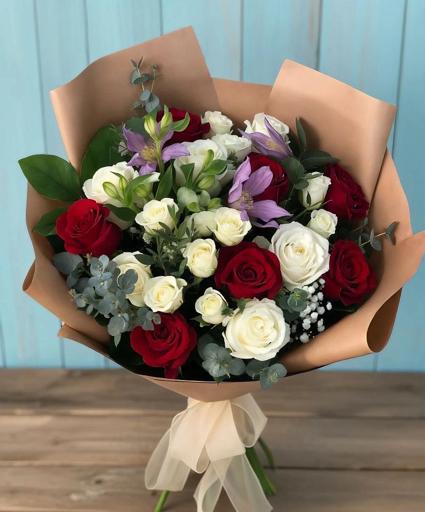 Букет цветов из: Розы и Альстромерии в Новой Майне