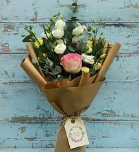 Букет цветов из:  Розы и Лизиантусы в Новой Майне