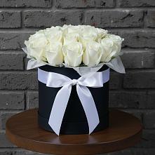 Цветочная композиция из Розы в шляпной коробке в Новой Майне