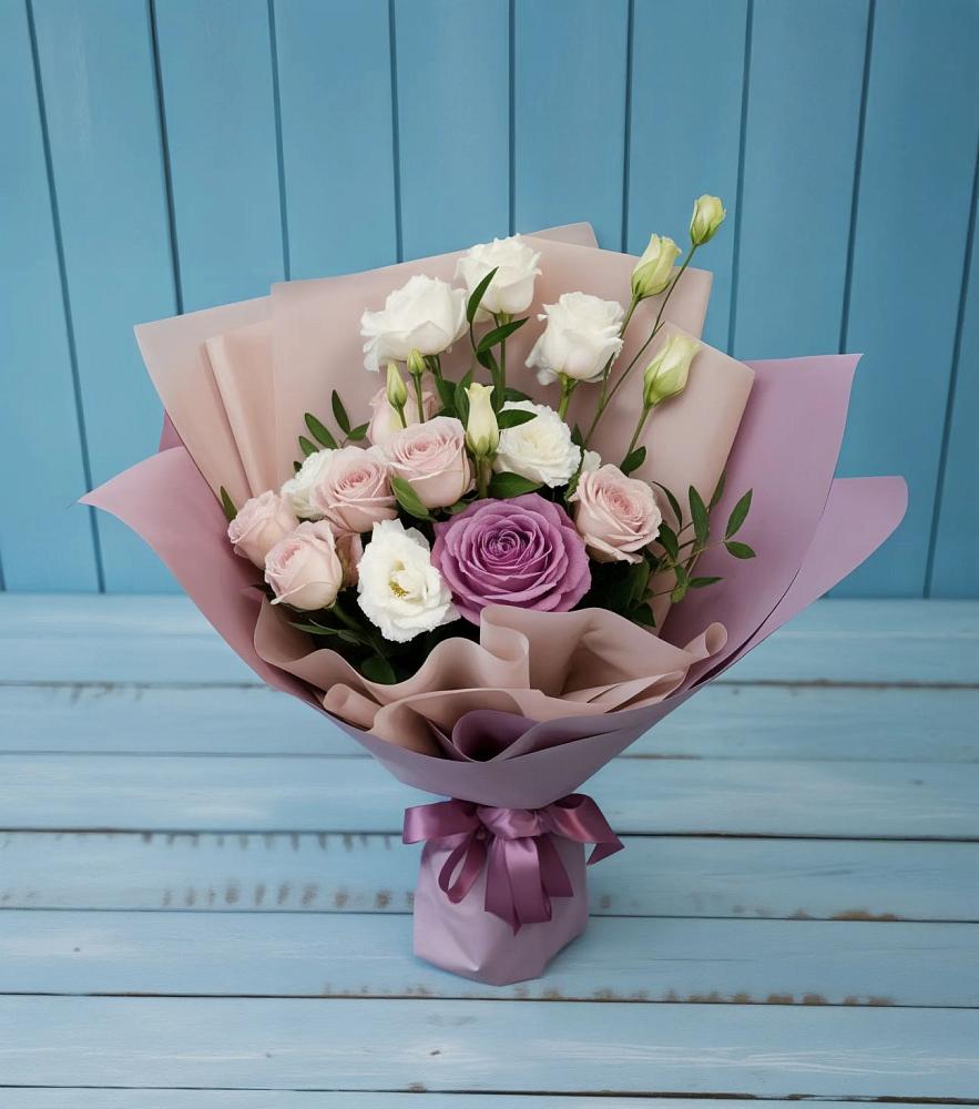 Букет цветов из: Розы и Лизиантусы в Новой Майне